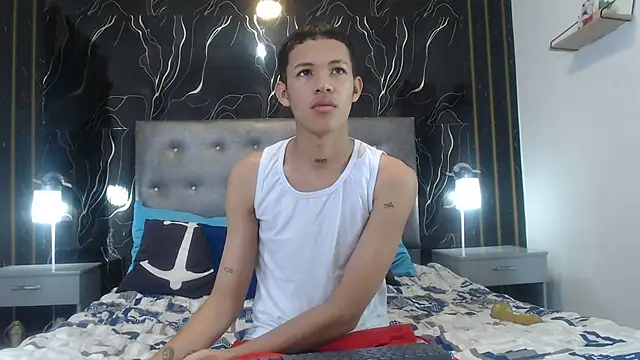 Snapshot of PhillipCox chatting on May 29, 2026, 12:33 pm PhillipCox online show from May 29, 2026, 12:33 pm
