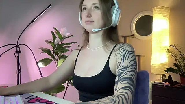 Snapshot of she_tora69 chatting on July 12, 2026, 2:12 am she tora69 online show from July 12, 2026, 2:12 am