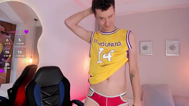 mateocollins  online show from April 30, 2026, 8:57 pm