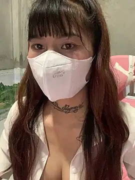 Lilyy18 online show from June 4, 2026, 3:28 pm