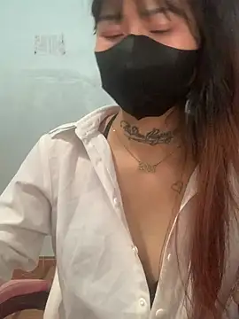 Lilyy18 online show from May 4, 2026, 2:26 am