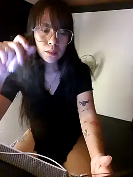 Bad bish21 online show from June 28, 2026, 2:01 pm