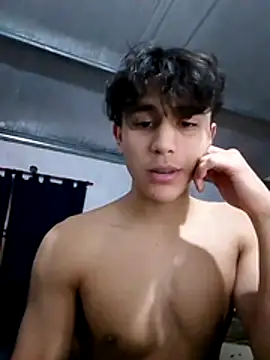 Snapshot of Sempai_Moon chatting on July 16, 2026, 10:18 pm Sempai Moon online show from July 16, 2026, 10:18 pm