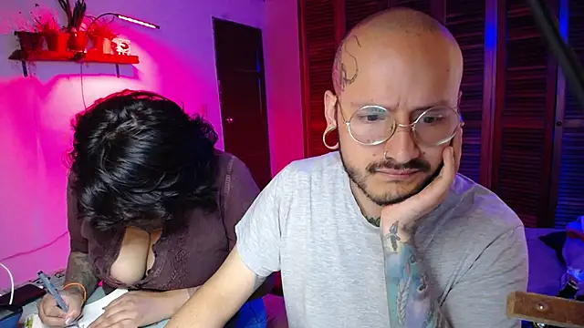 realhomesex online show from May 7, 2026, 1:54 am