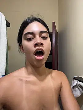 Snapshot of mia_moonna chatting on May 31, 2026, 12:11 pm mia moonna online show from May 31, 2026, 12:11 pm