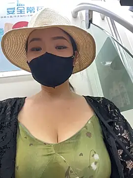 xiaochengzi505 online show from July 13, 2026, 5:51 am