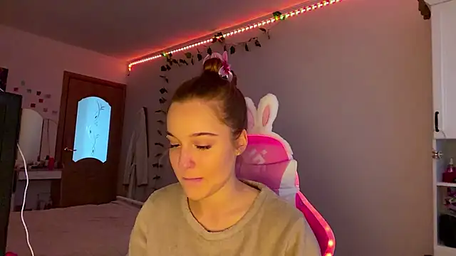 TrixyPaw online show from April 28, 2026, 8:41 am