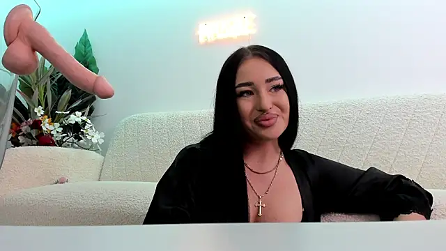 EmeraldKatt online show from April 27, 2026, 7:34 pm