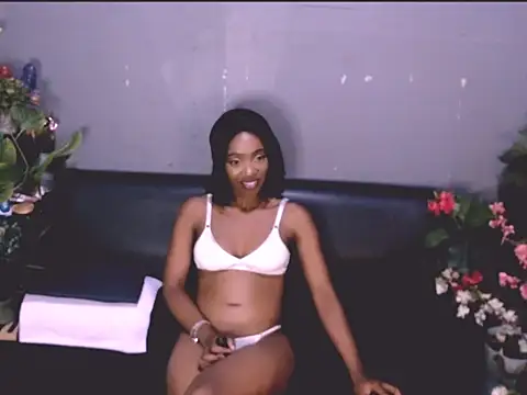 LolaSavageXO online show from May 13, 2026, 8:05 pm