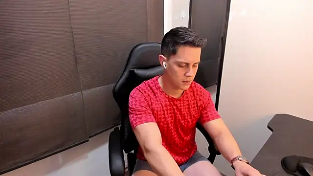 Snapshot of KendricTorres chatting on May 27, 2026, 2:24 pm KendricTorres online show from May 27, 2026, 2:24 pm
