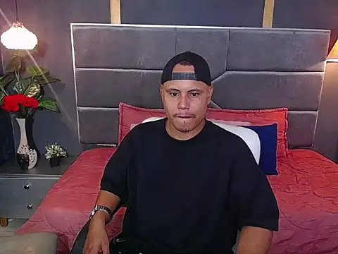 noah oliver1 online show from June 12, 2026, 1:14 am
