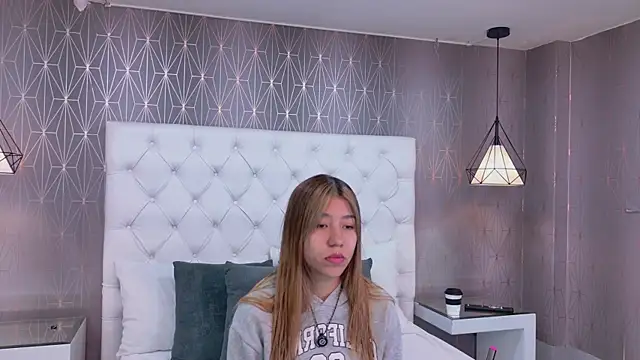 Snapshot of VioletSweetts chatting on August 6, 2026, 3:34 am VioletSweetts online show from August 6, 2026, 3:34 am