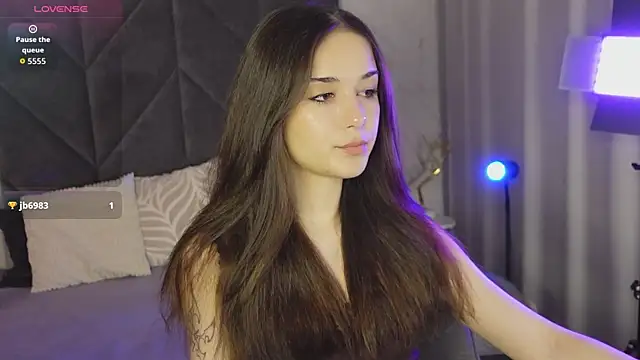 SkinnyEllie online show from May 9, 2026, 7:50 pm