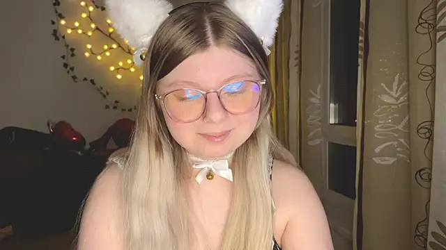 Snapshot of YukiBlush chatting on July 18, 2026, 10:29 pm YukiBlush online show from July 18, 2026, 10:29 pm