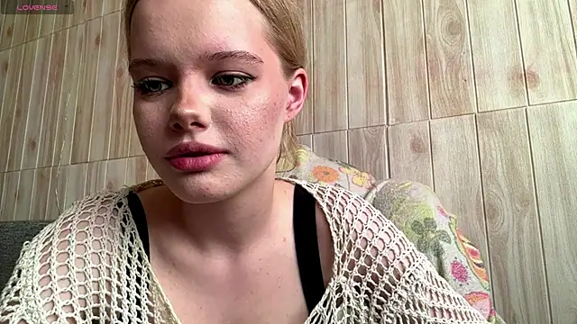 Malinwitch online show from June 25, 2026, 2:11 pm