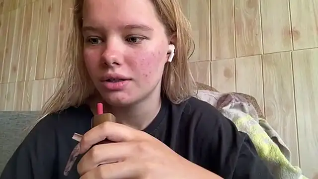 Malinwitch online show from July 17, 2026, 6:54 am