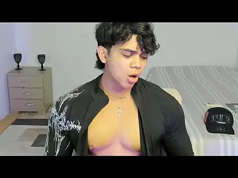 Snapshot of noahprada chatting on May 14, 2026, 5:15 am noahprada online show from May 14, 2026, 5:15 am