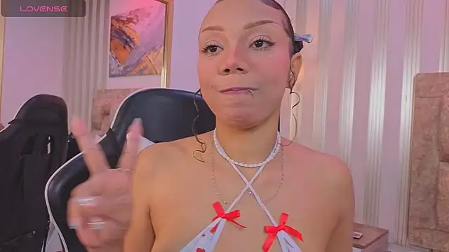 lilith pink   online show from May 20, 2026, 3:47 am