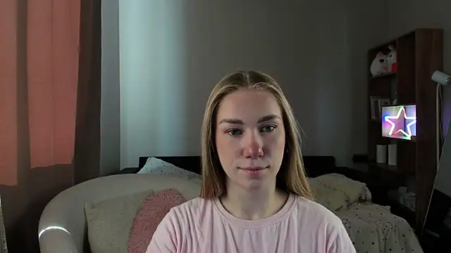 Snapshot of AnnaAlexArti chatting on June 4, 2026, 5:23 am AnnaAlexArti online show from June 4, 2026, 5:23 am