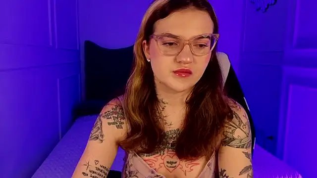 sashaglow  online show from April 30, 2026, 7:26 am