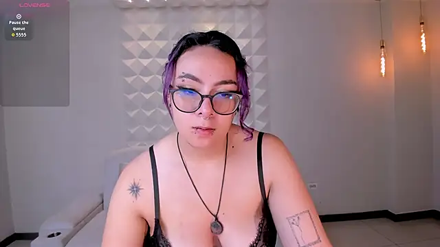 LoiseHarper online show from June 8, 2026, 7:58 pm