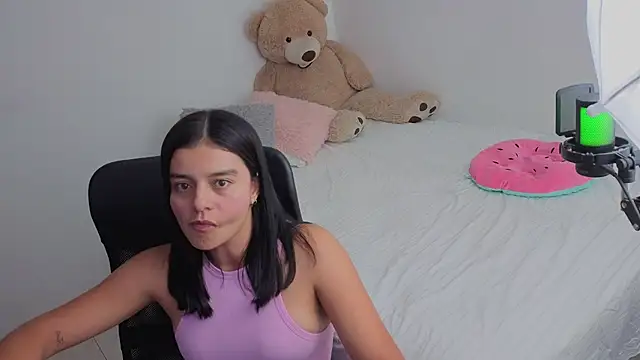 Snapshot of valerihouse_ chatting on August 7, 2026, 2:39 am valerihouse online show from August 7, 2026, 2:39 am