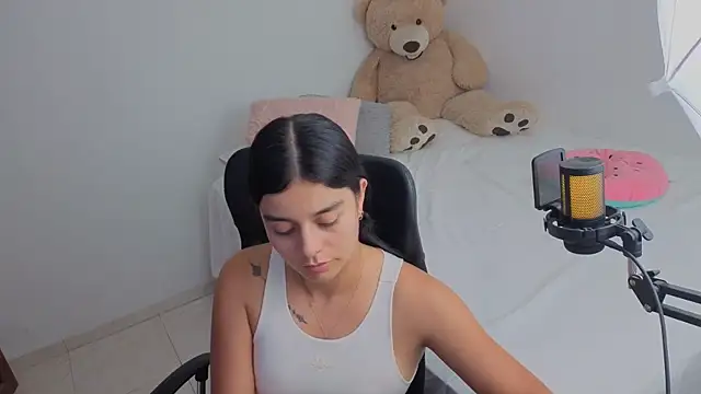 valerihouse  online show from May 16, 2026, 12:53 am
