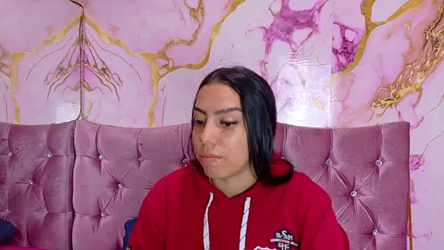 Snapshot of EMILYALEJANDRA chatting on July 9, 2026, 1:43 pm EMILYALEJANDRA online show from July 9, 2026, 1:43 pm