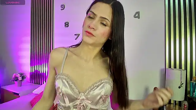 Juliette Doll  online show from May 7, 2026, 1:14 pm
