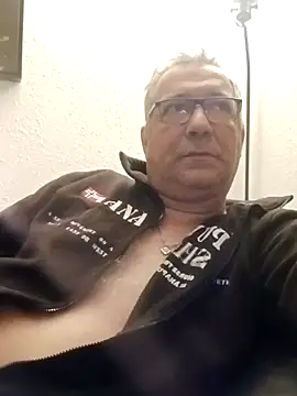 Snapshot of Soloyan chatting on February 11, 2025, 5:47 am Soloyan online show from February 11, 2025, 5:47 am
