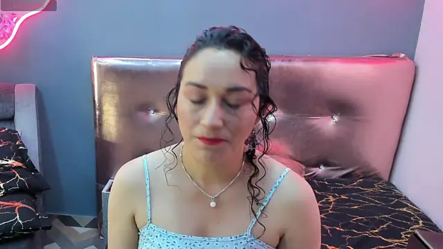 Elizabeth bennett online show from May 22, 2026, 12:58 pm