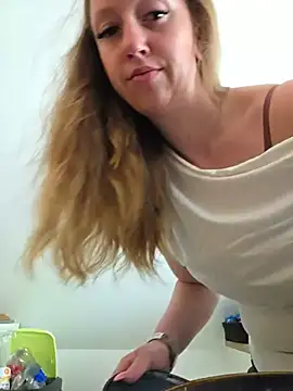 Snapshot of SweetGermanAlina chatting on July 8, 2026, 11:00 am SweetGermanAlina online show from July 8, 2026, 11:00 am