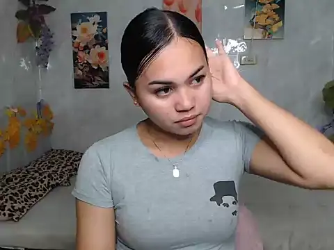 Snapshot of ur_asiankat chatting on July 23, 2026, 10:28 pm ur asiankat online show from July 23, 2026, 10:28 pm