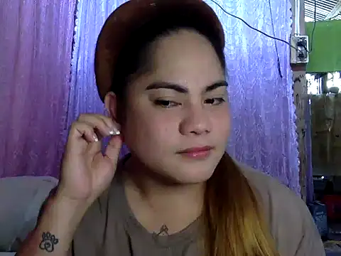 Snapshot of Lucy69-S chatting on May 14, 2026, 1:57 am Lucy69-S online show from May 14, 2026, 1:57 am