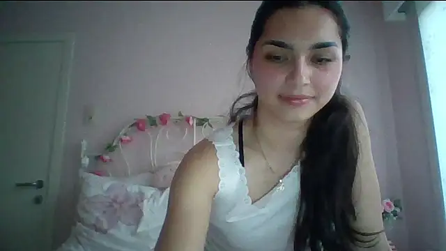 Snapshot of yourbella37 chatting on May 27, 2026, 7:43 pm yourbella37 online show from May 27, 2026, 7:43 pm