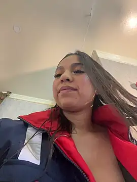 Snapshot of Dulcerouss__ chatting on July 3, 2026, 11:17 am Dulcerouss online show from July 3, 2026, 11:17 am