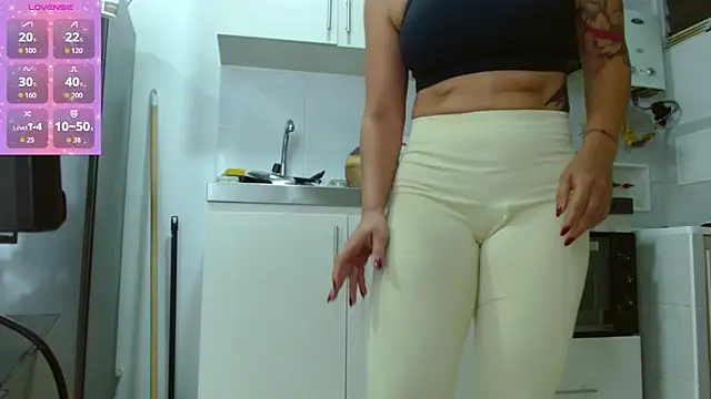 pielcanela361 online show from May 13, 2026, 1:40 pm