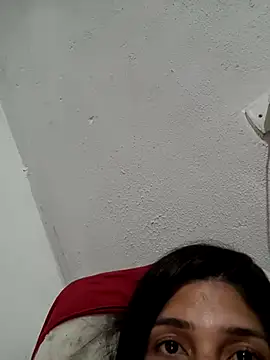 nessaflors2 online show from May 8, 2026, 9:40 pm