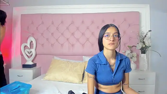 SarahDoll   online show from May 21, 2026, 12:57 pm