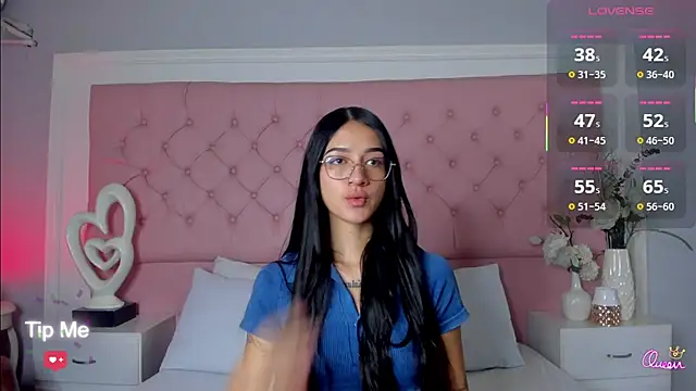 SarahDoll   online show from May 8, 2026, 12:20 pm