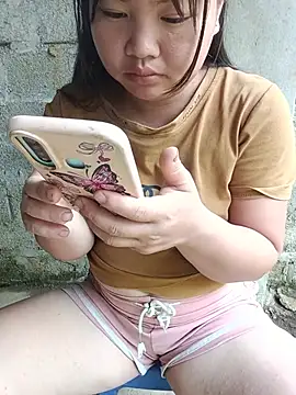 Lily Henry online show from June 19, 2026, 2:39 am
