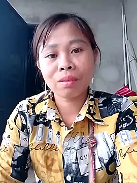 daisyy2 online show from May 2, 2026, 2:17 am