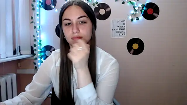 Cutie  Mia online show from May 5, 2026, 11:02 am