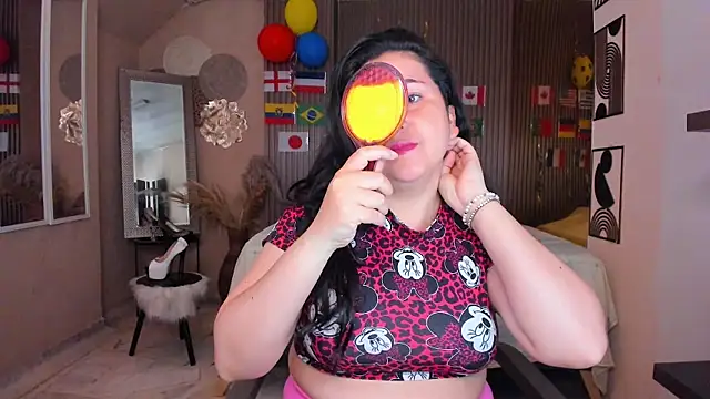Snapshot of BBWLuxuryMuse chatting on June 25, 2026, 11:37 am BBWLuxuryMuse online show from June 25, 2026, 11:37 am