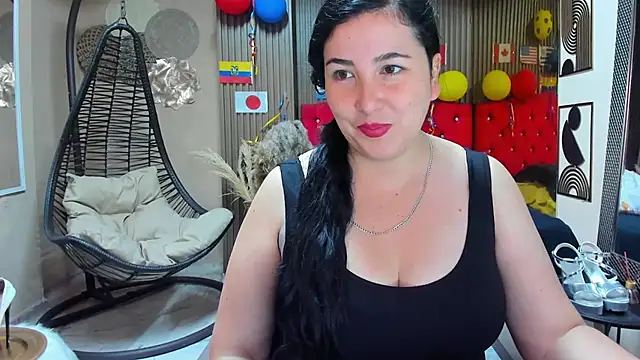 Snapshot of BBWLuxuryMuse chatting on July 17, 2026, 11:29 am BBWLuxuryMuse online show from July 17, 2026, 11:29 am