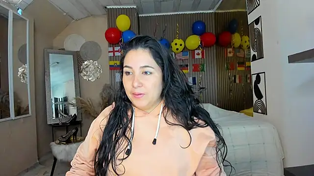 Snapshot of BBWLuxuryMuse chatting on June 20, 2026, 12:10 pm BBWLuxuryMuse online show from June 20, 2026, 12:10 pm