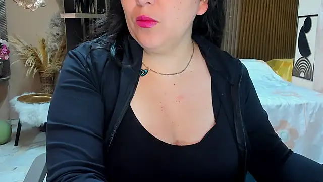 BBWLuxuryMuse online show from May 19, 2026, 11:50 am