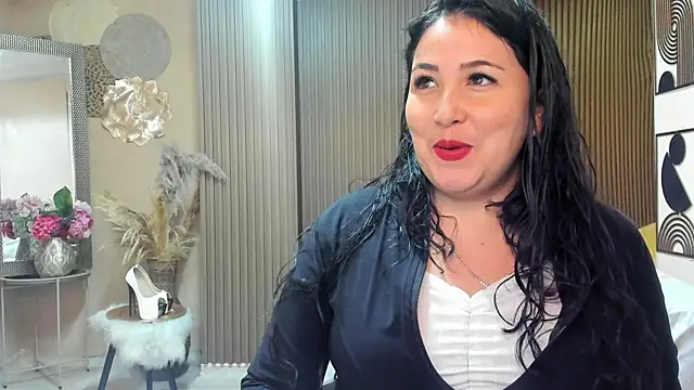 BBWLuxuryMuse online show from May 25, 2026, 11:42 am