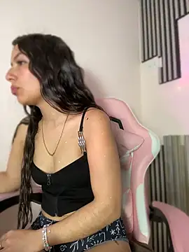 Snapshot of Julieth_ec chatting on May 16, 2026, 12:04 pm Julieth ec online show from May 16, 2026, 12:04 pm