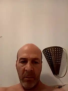 Iulian198128 online show from May 2, 2026, 7:57 am